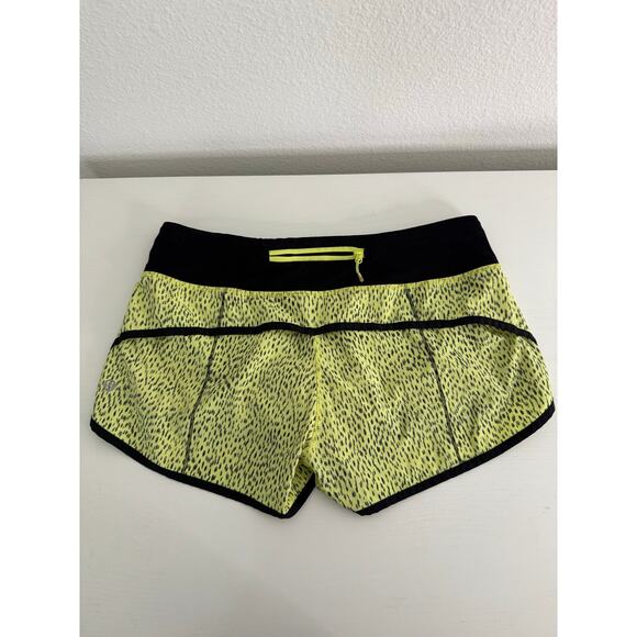 Lululemon Women’s Running Workout Shorts Size 6 Yellow Black Speed Dotty Dash - Picture 2 of 8